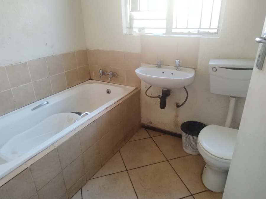 3 Bedroom Property for Sale in Clayville Gauteng