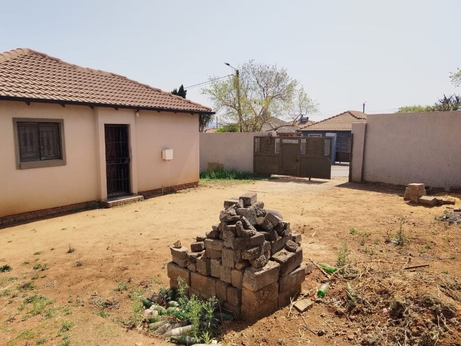 3 Bedroom Property for Sale in Clayville Gauteng