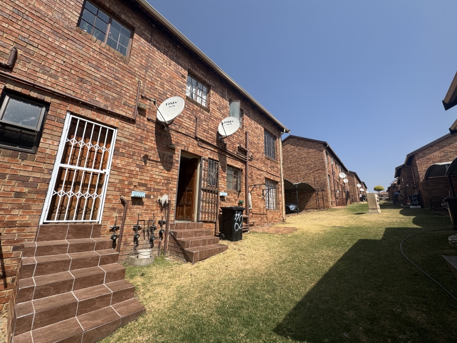 2 Bedroom Property for Sale in South Crest Gauteng
