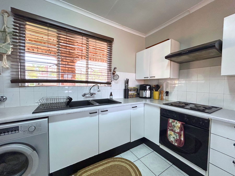 2 Bedroom Property for Sale in Zwartkop Gauteng