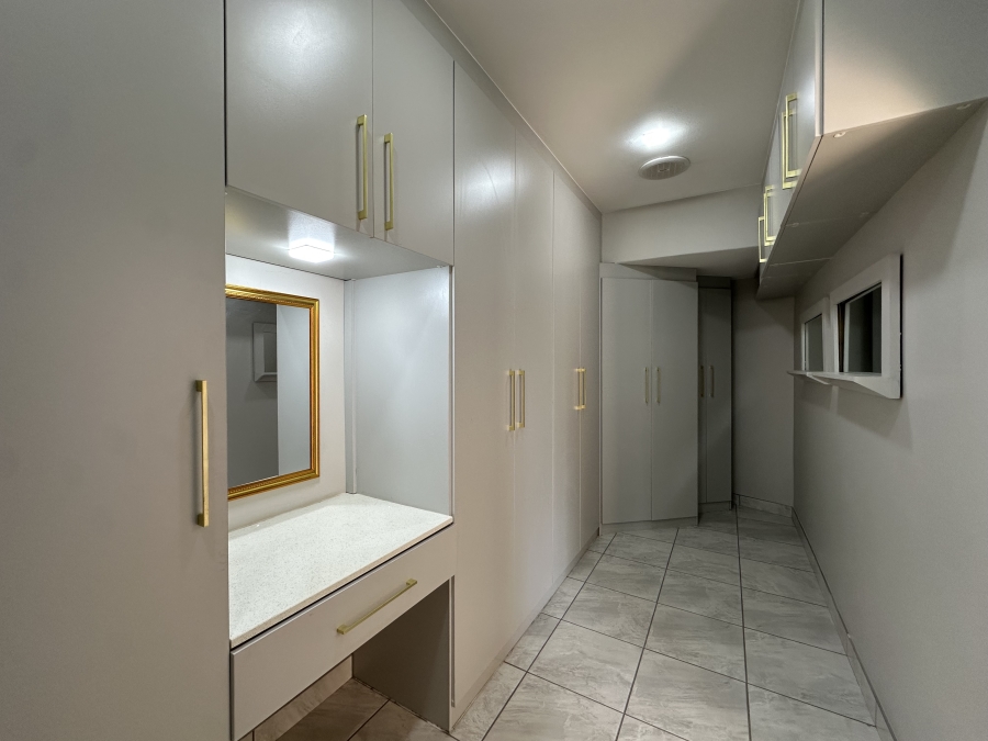 4 Bedroom Property for Sale in Waterkloof Ridge Gauteng