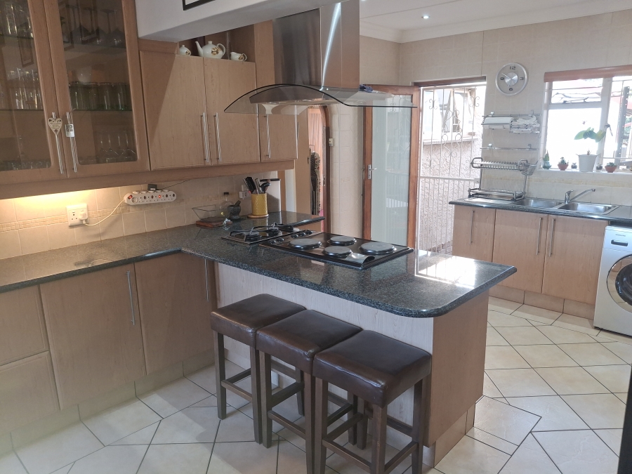 3 Bedroom Property for Sale in Farrarmere Gauteng