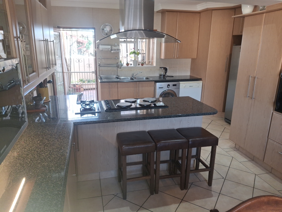 3 Bedroom Property for Sale in Farrarmere Gauteng