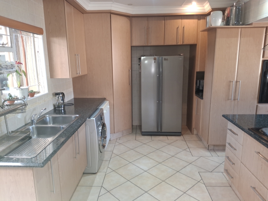 3 Bedroom Property for Sale in Farrarmere Gauteng