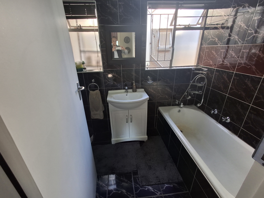 3 Bedroom Property for Sale in Farrarmere Gauteng