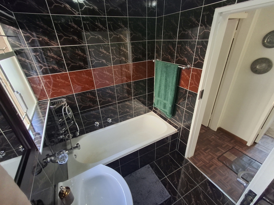 3 Bedroom Property for Sale in Farrarmere Gauteng