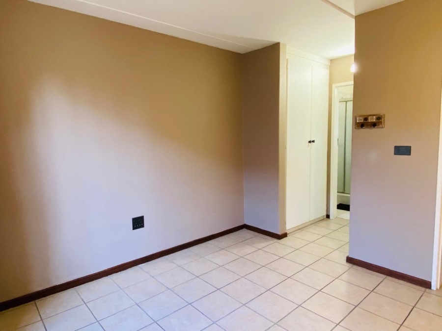 2 Bedroom Property for Sale in Erasmuskloof Gauteng