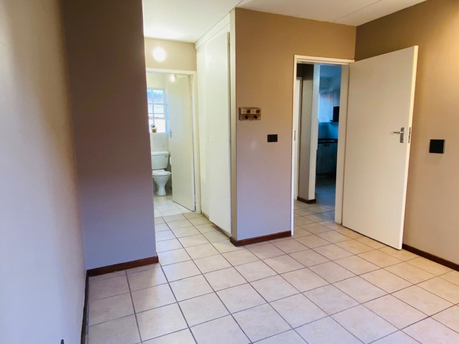 2 Bedroom Property for Sale in Erasmuskloof Gauteng