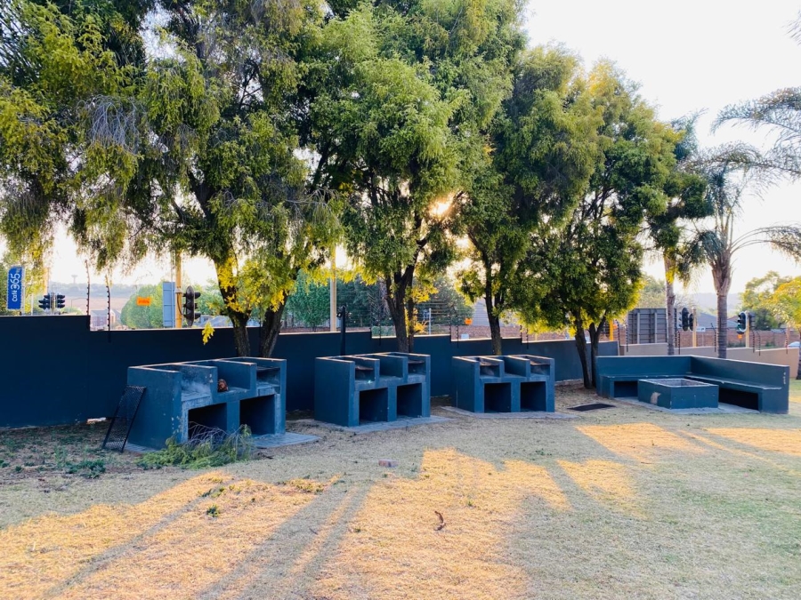 2 Bedroom Property for Sale in Erasmuskloof Gauteng