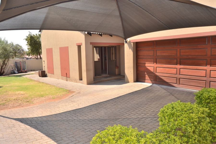 3 Bedroom Property for Sale in Thatchfield Estate Gauteng