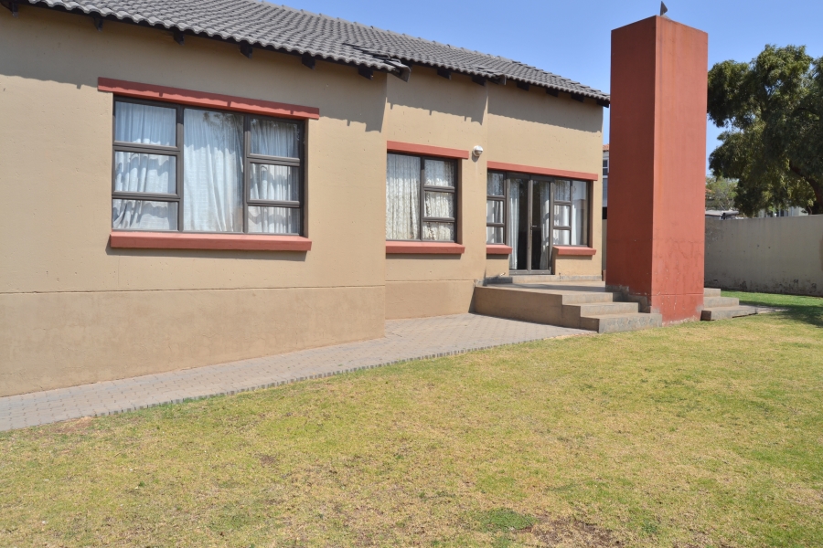 3 Bedroom Property for Sale in Thatchfield Estate Gauteng