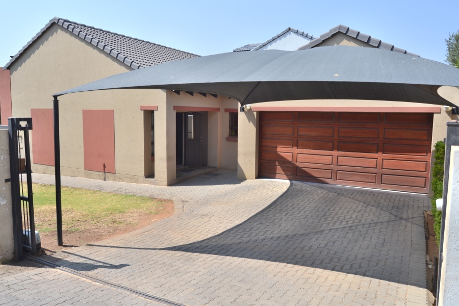 3 Bedroom Property for Sale in Thatchfield Estate Gauteng