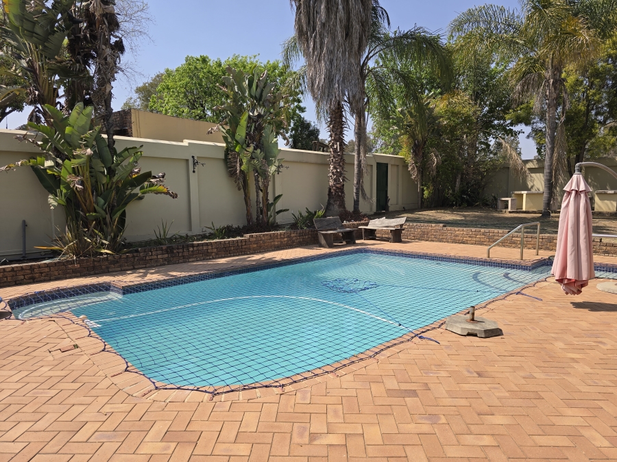 To Let 4 Bedroom Property for Rent in Ruimsig Gauteng