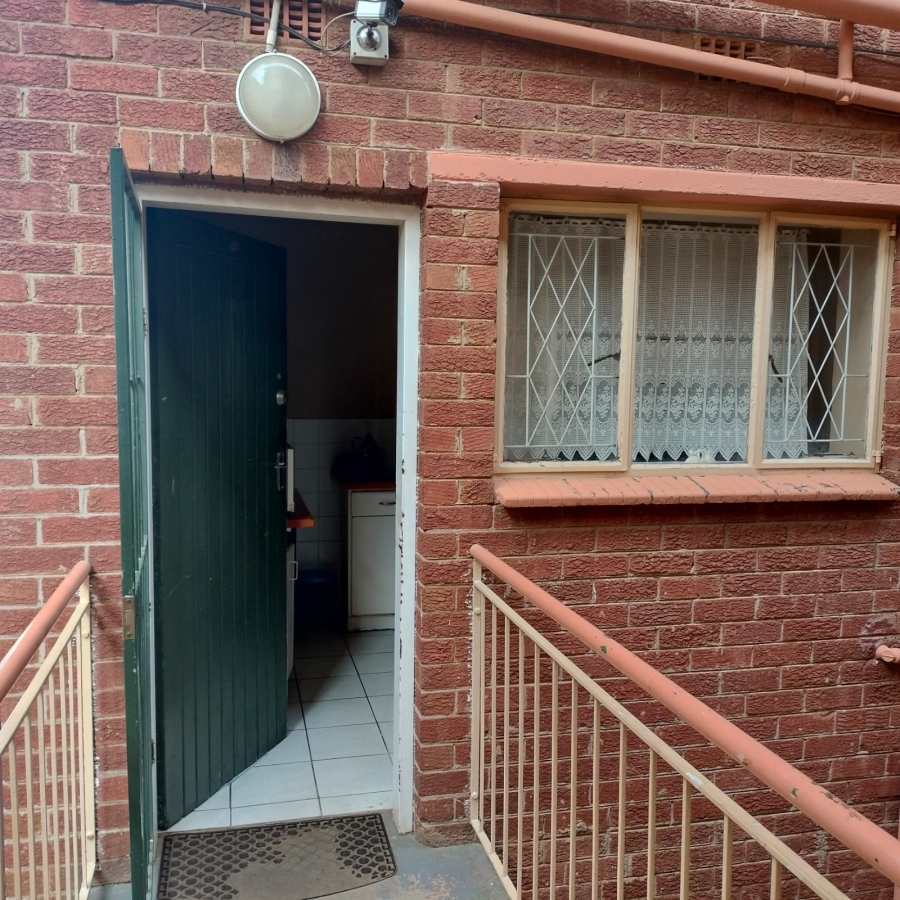 1 Bedroom Property for Sale in Witpoortjie Gauteng