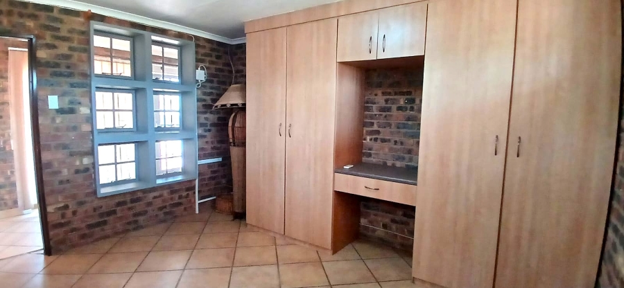 To Let commercial Property for Rent in Glen Donald A H Gauteng