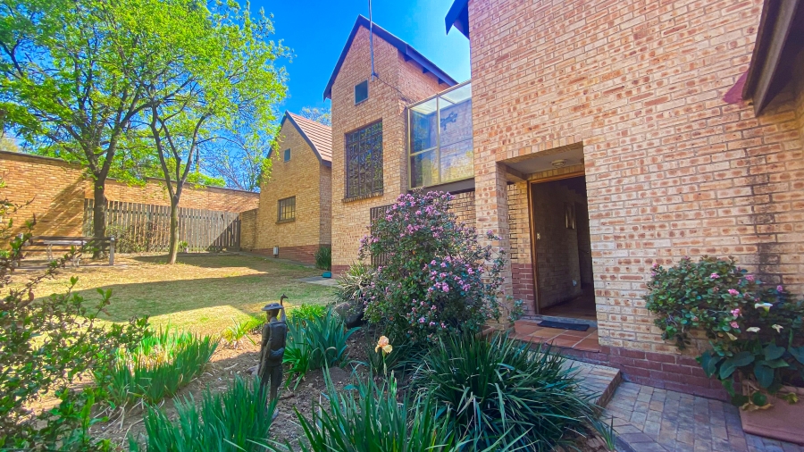 10 Bedroom Property for Sale in Buccleuch Gauteng