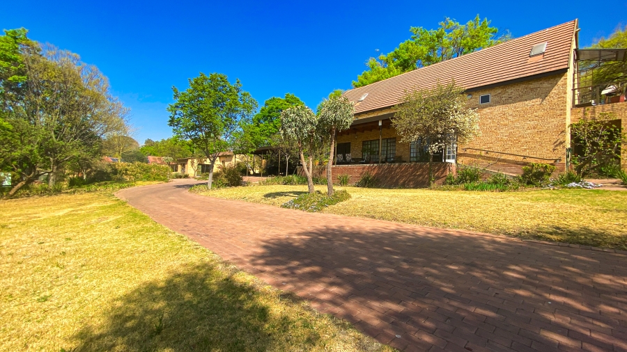 10 Bedroom Property for Sale in Buccleuch Gauteng