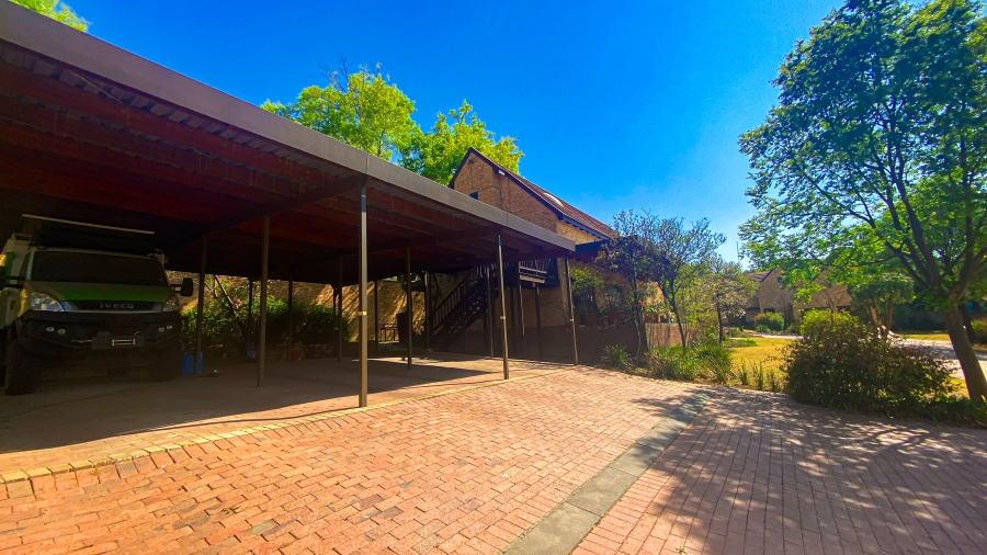 10 Bedroom Property for Sale in Buccleuch Gauteng