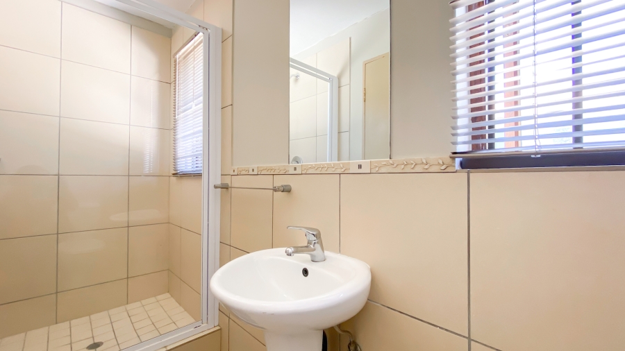 2 Bedroom Property for Sale in Vorna Valley Gauteng