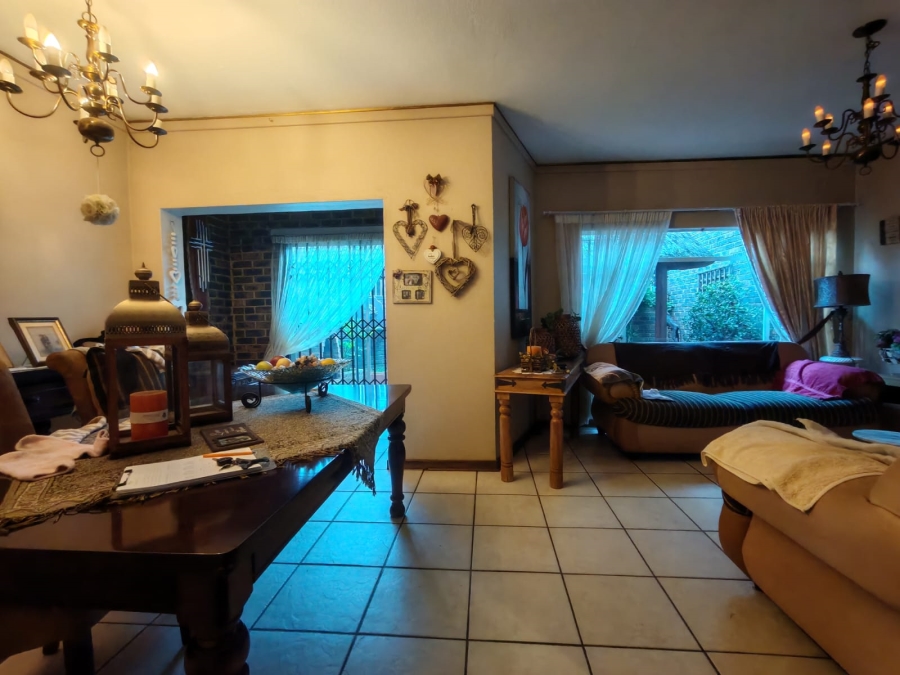2 Bedroom Property for Sale in Three Rivers Gauteng