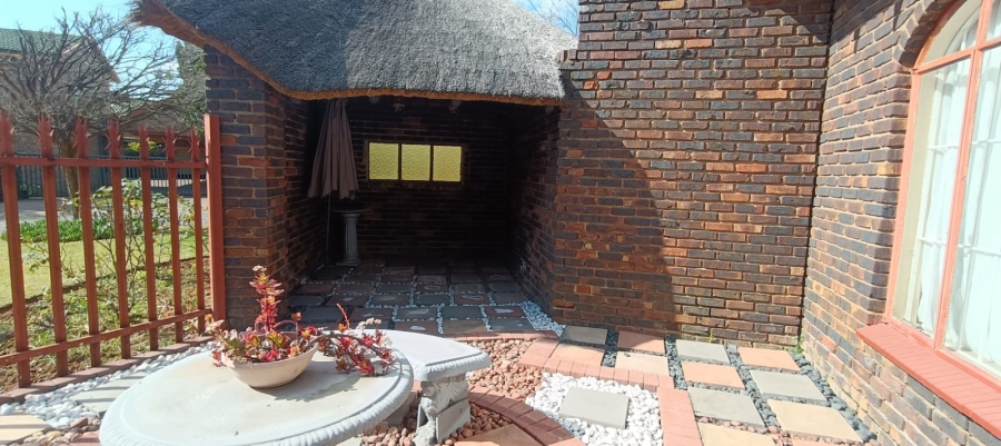 4 Bedroom Property for Sale in Flora Gardens Gauteng