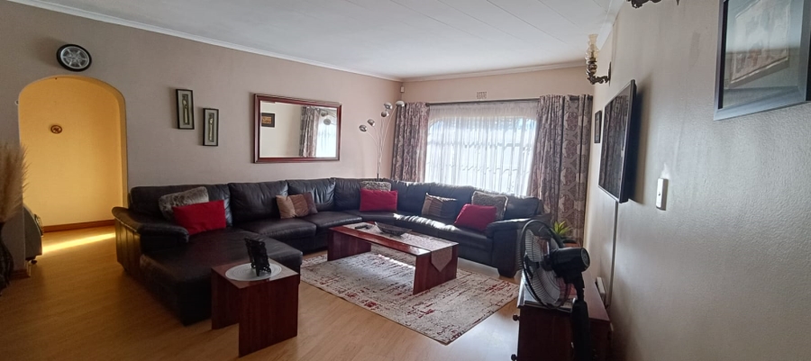4 Bedroom Property for Sale in Flora Gardens Gauteng
