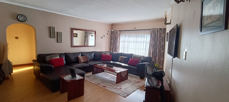 4 Bedroom Property for Sale in Flora Gardens Gauteng