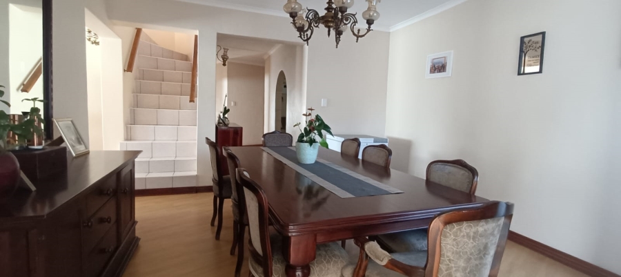 4 Bedroom Property for Sale in Flora Gardens Gauteng