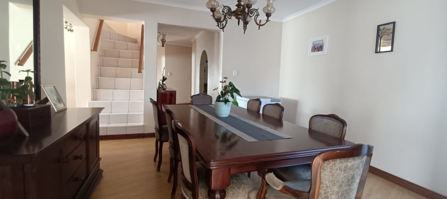 4 Bedroom Property for Sale in Flora Gardens Gauteng