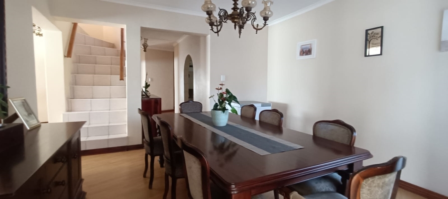 4 Bedroom Property for Sale in Flora Gardens Gauteng