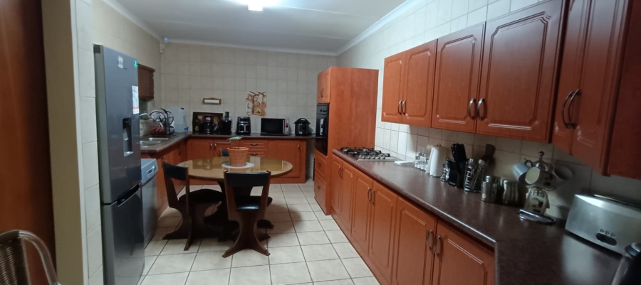 4 Bedroom Property for Sale in Flora Gardens Gauteng