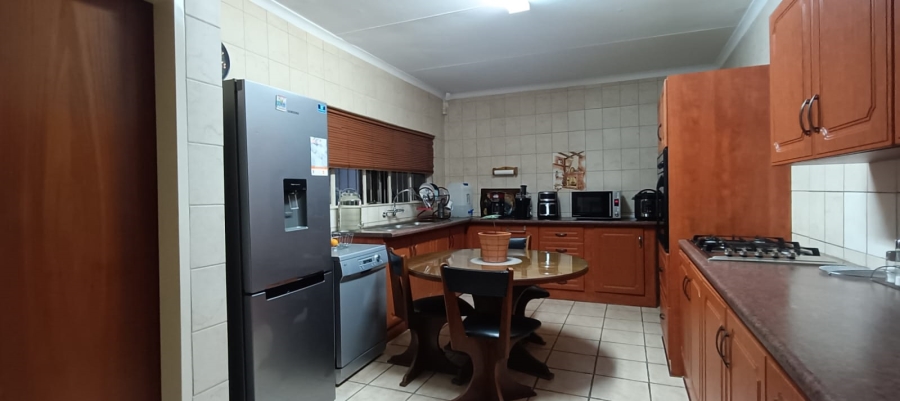 4 Bedroom Property for Sale in Flora Gardens Gauteng