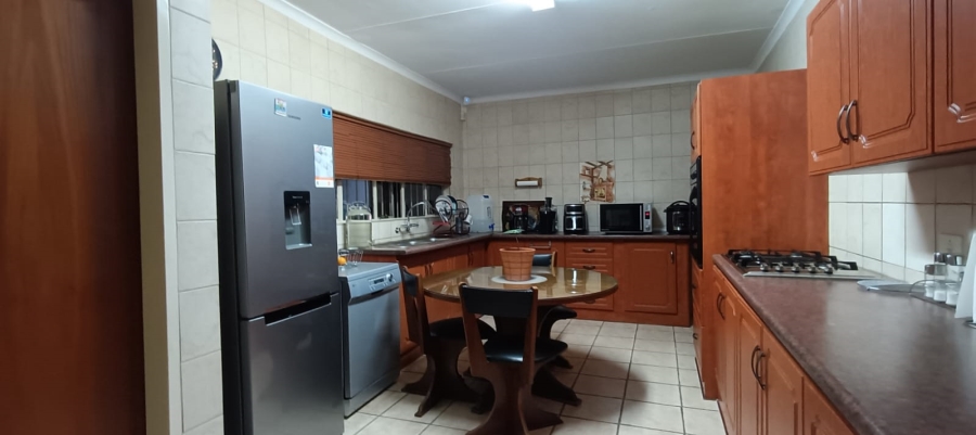 4 Bedroom Property for Sale in Flora Gardens Gauteng