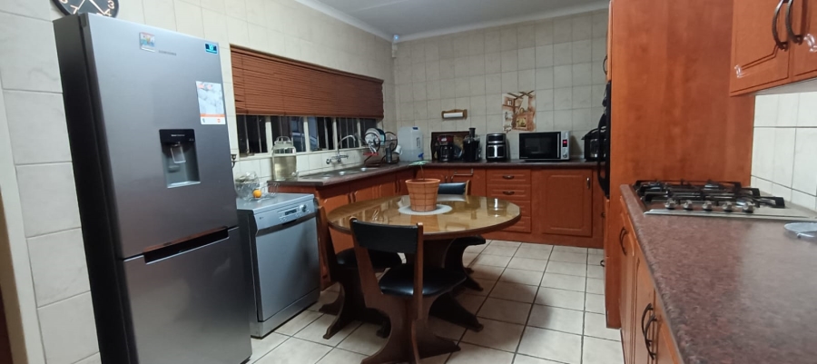 4 Bedroom Property for Sale in Flora Gardens Gauteng