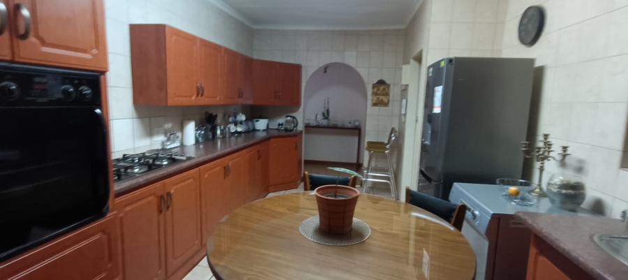 4 Bedroom Property for Sale in Flora Gardens Gauteng