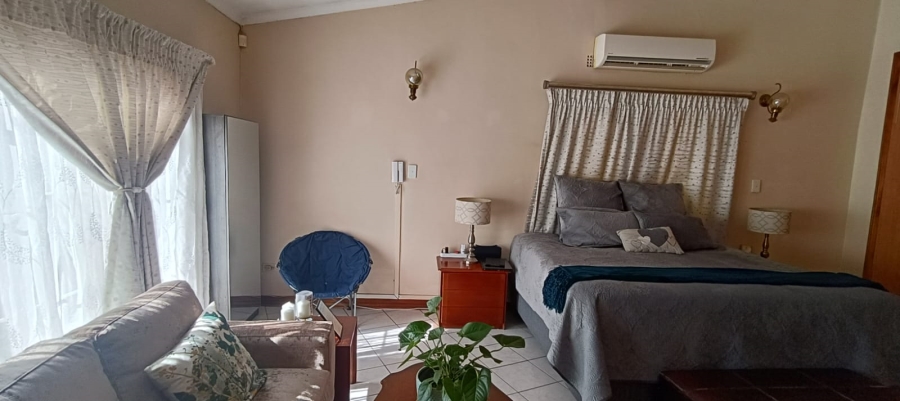 4 Bedroom Property for Sale in Flora Gardens Gauteng