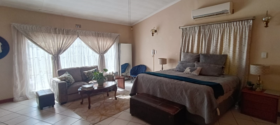 4 Bedroom Property for Sale in Flora Gardens Gauteng