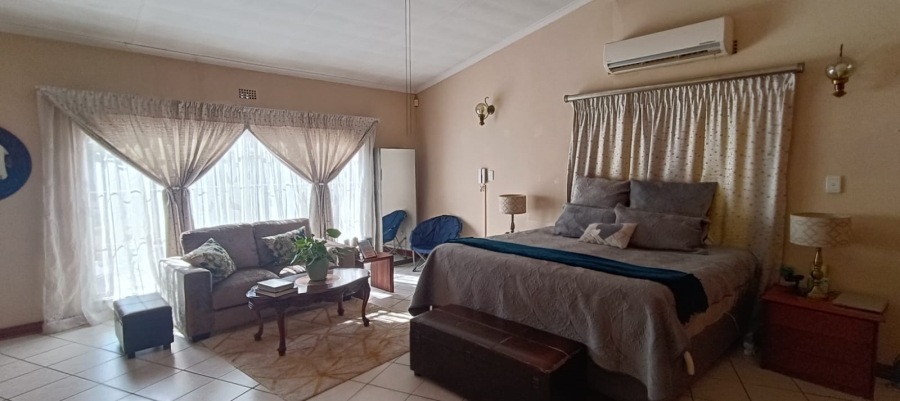 4 Bedroom Property for Sale in Flora Gardens Gauteng