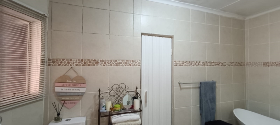 4 Bedroom Property for Sale in Flora Gardens Gauteng