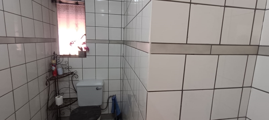 4 Bedroom Property for Sale in Flora Gardens Gauteng