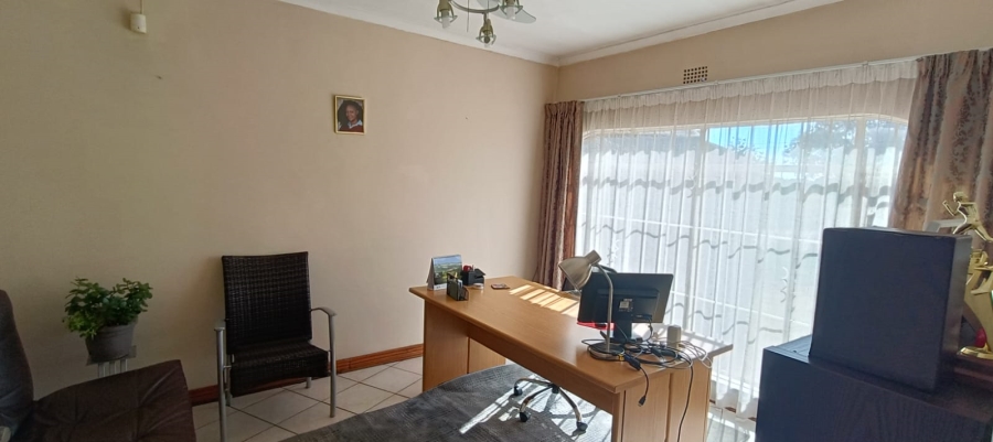 4 Bedroom Property for Sale in Flora Gardens Gauteng