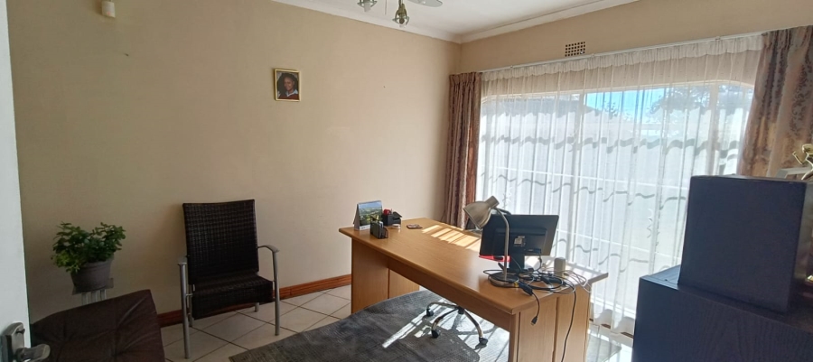 4 Bedroom Property for Sale in Flora Gardens Gauteng