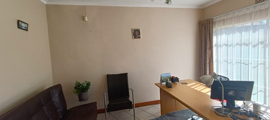 4 Bedroom Property for Sale in Flora Gardens Gauteng