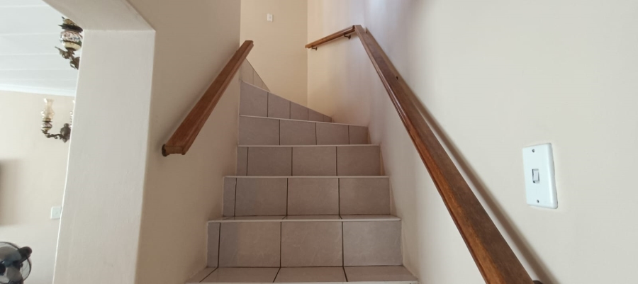 4 Bedroom Property for Sale in Flora Gardens Gauteng