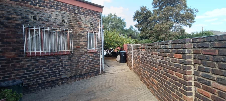4 Bedroom Property for Sale in Flora Gardens Gauteng