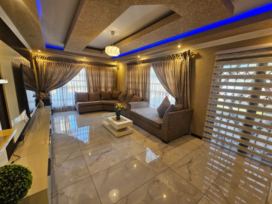 4 Bedroom Property for Sale in Flora Gardens Gauteng