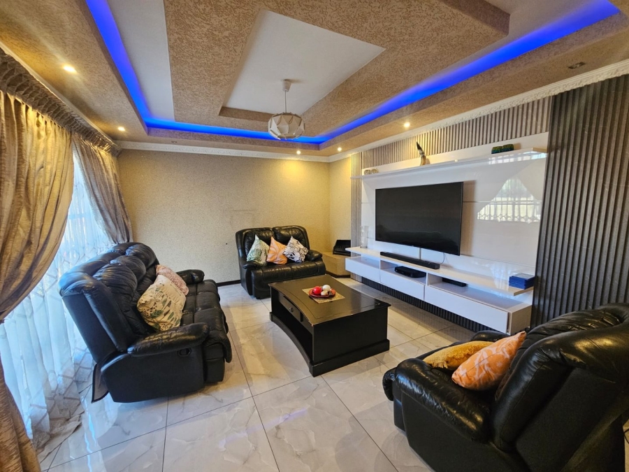 4 Bedroom Property for Sale in Flora Gardens Gauteng