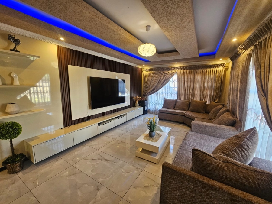 4 Bedroom Property for Sale in Flora Gardens Gauteng