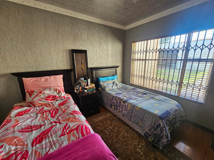 4 Bedroom Property for Sale in Flora Gardens Gauteng