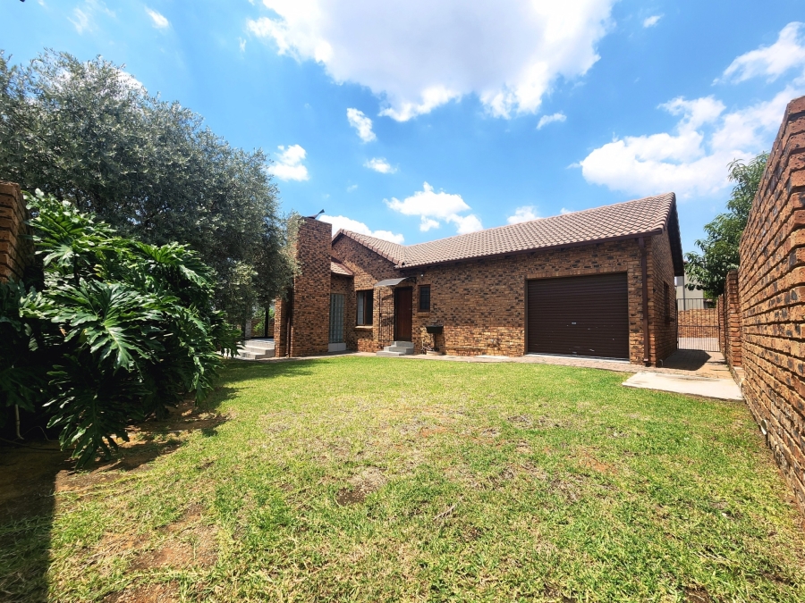 3 Bedroom Property for Sale in Thatchfield Estate Gauteng